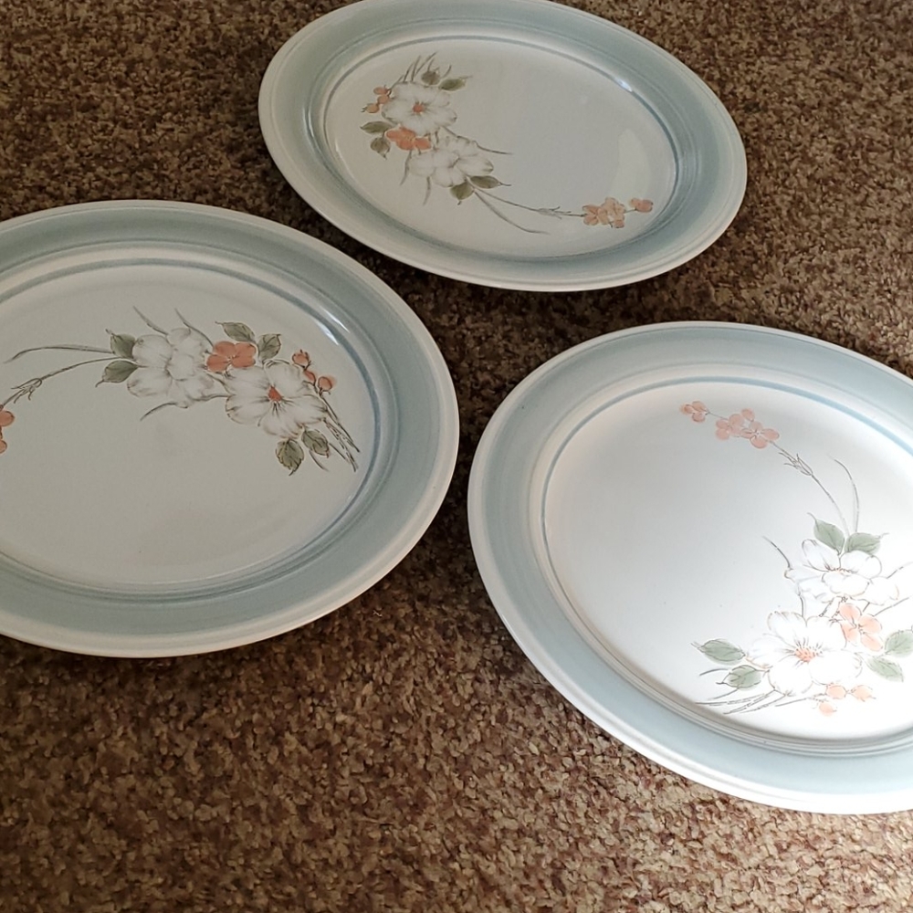 Plates - Picture 3 of 3